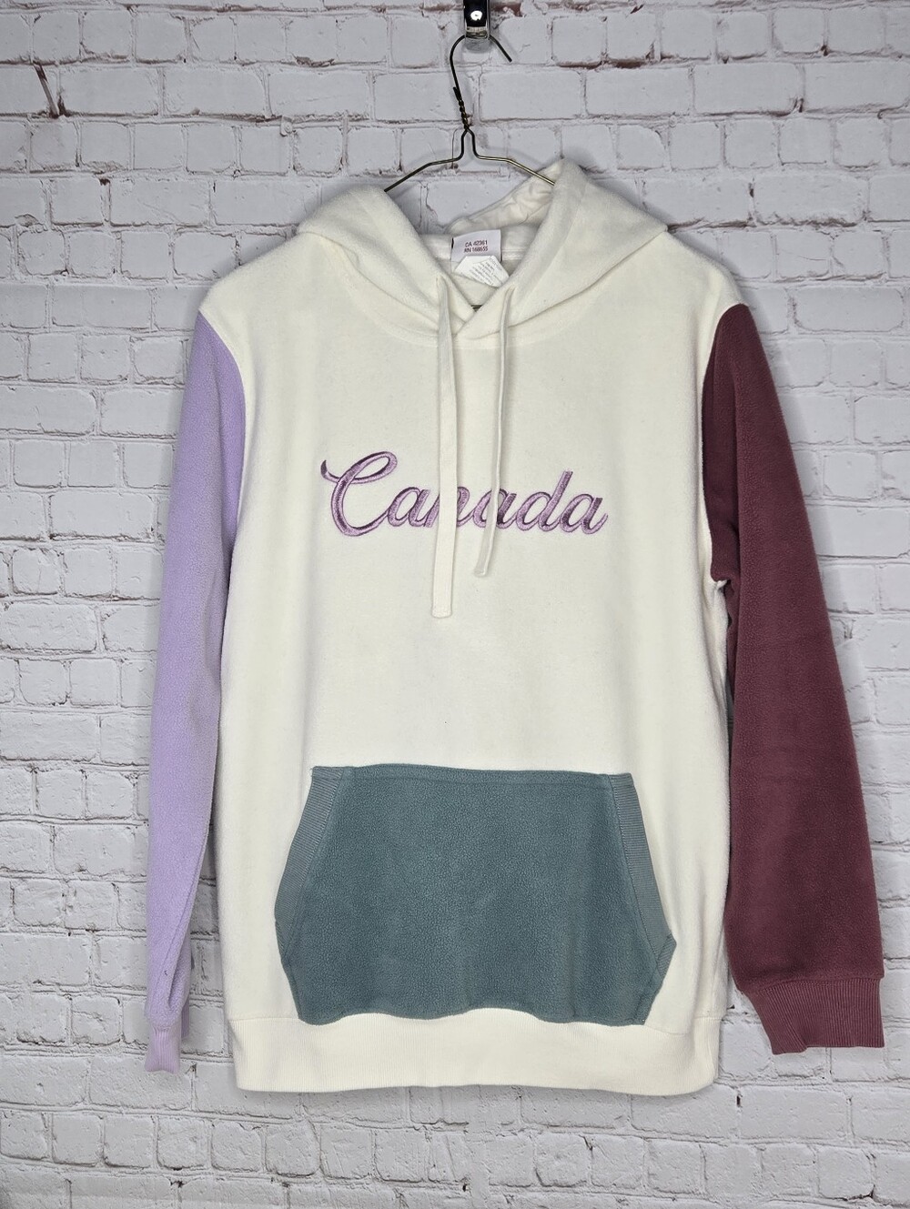Northern Souvenirs Hoodie Canada M